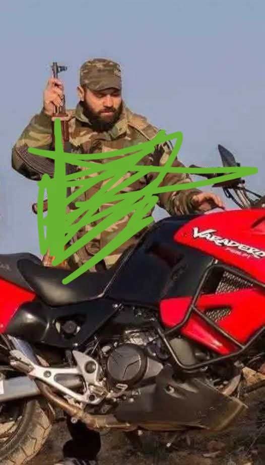 AlbakurBsm48183's tweet photo. الشبيح
علي الشامي
من قرية عين شقاق في جبلة 
شارك بمجازر جوبر وبرقبته دماء
يتنقل بسيارة كيا مورنينغ في الساحل ويمر على الحواجز بهوية مزورة https://t.co/Q2dKzJcYUn