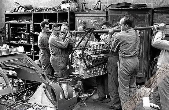 FakeThanksMshl's tweet image. 1967 Mechanics hand-install V12 engine into one of most iconic race cars ever built #Ferrari P4 is great reminder of craftsmanship behind these machines. It was a serious piece of engineering, designed for endurance racing at the highest level, incl @24hoursoflemans