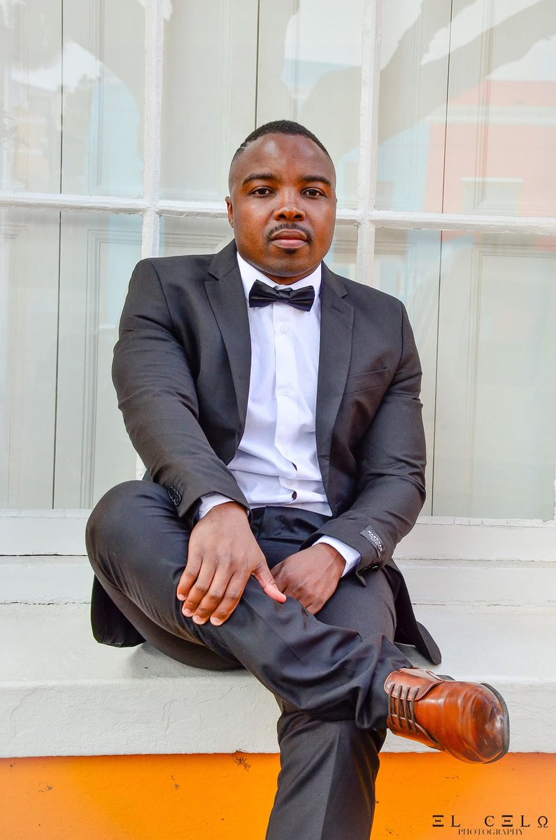 mr_shimmy's tweet image. You can never go wrong with a black suit, white shirt and bow tie combo. 🫱🏾‍🫲🏿 #Classic