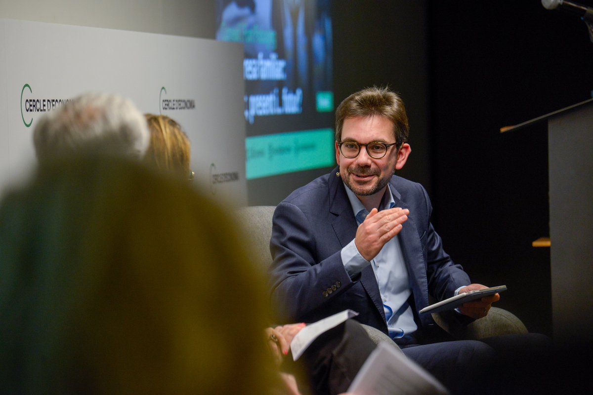 CdEconomia's tweet photo. 🗨️El president de @ComexiGroup Pau Xifra destaca que "un dels nostres grans actius és l'estabilitat i la visió a llarg termini que ens dona el fet de ser empresa familiar, cosa que ens permet fer coses que d'altres no es plantegen perquè no donen resultats a curt termini" https://t.co/GoQXdkNxBN