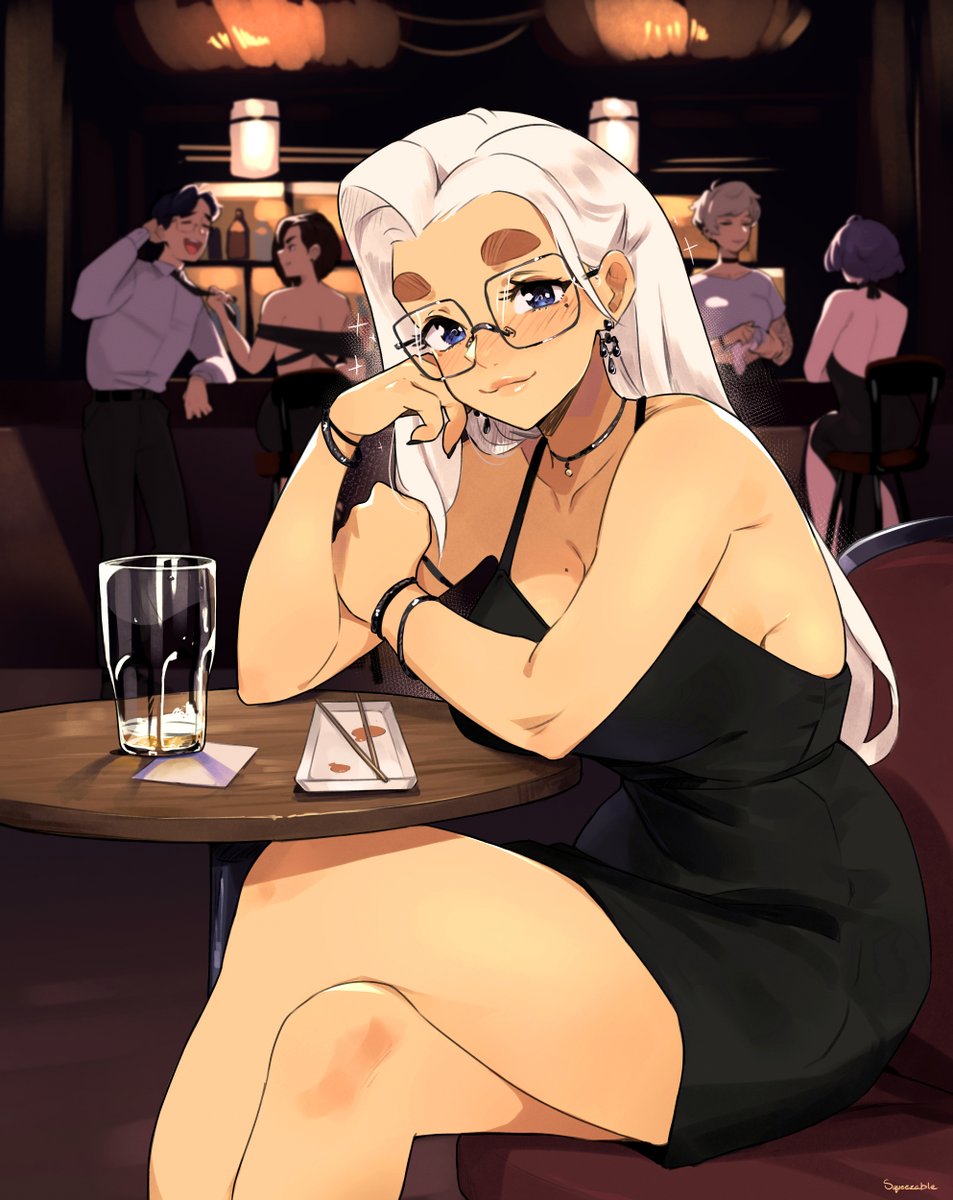 Squeezable tweet media