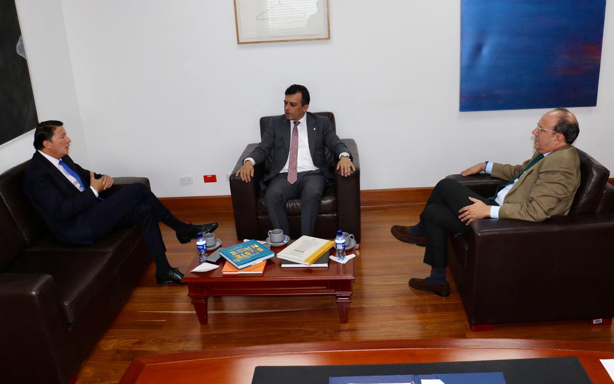 El presidente del Consejo de Estado, Alberto Montaña Plata; el presidente de la Sección Quinta del Consejo de Estado, el magistrado Pedro Pablo Vanegas Gil y el señor registrador nacional del Estado Civil, Hernán Penagos, renovaron un acuerdo clave.🧵(1/2)