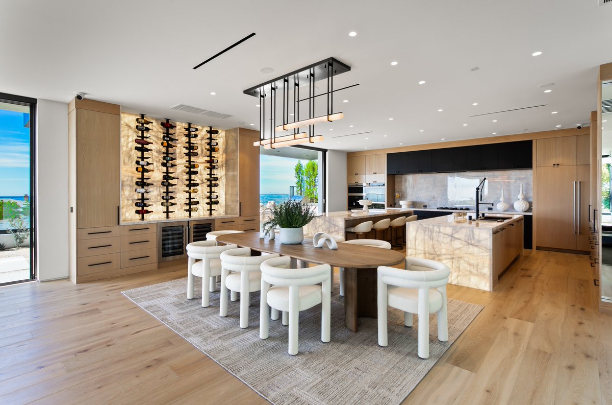 PacificSIR's tweet photo. Suspended between sky and sea, a home that connects with nature in the heart of Corona del Mar.

53 Montecito Drive, Newport Beach, CA 92625
$18,995,000 | 6 Beds, 6 Baths, 2 Half Baths

Represented by John Cain 
714.655.8940 | john.cain@sothebysrealty.com https://t.co/34r4AZ9lbD
