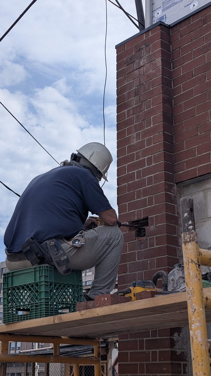 AssetConsLtd's tweet image. Excited about progress at 299 Main Street East, Hamilton—a new step toward energy-efficient, sustainable, and affordable housing for students &amp;amp; young professionals. Building smarter, greener communities.
#Hamilton #AffordableHousing #SustainableLiving #EnergyEfficient