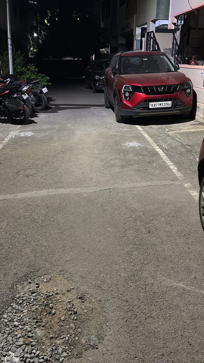 RoyChoudhuryPRC's tweet photo. @blrcitytraffic people parking on road every day dispite having dedicated car parking and blocking the way to home. Car , waste disposal truck not able to access the road . https://t.co/VKjkQ27oGS