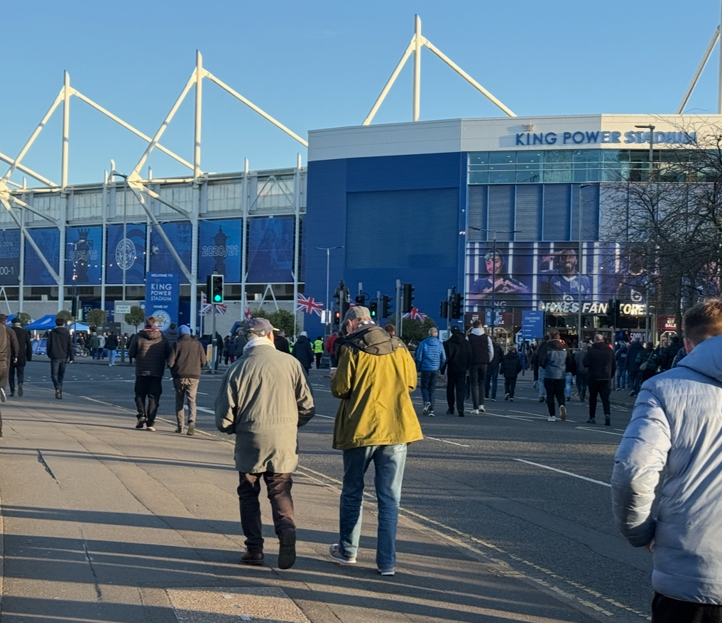 LeicesterFanTV's tweet image. The sun is out down here at the KP
How are we all feeling ?
#lcfc #leicester #leicestercity