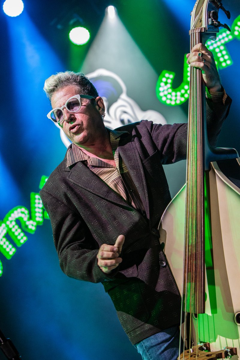 Brian Setzer tweet media