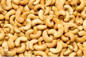 Les recettes d’exportation de noix de cajou pourraient atteindre 350 milliards FCFA en 2025 🌰
Une production estimée à 1,15 million de tonnes et un prix bord champ en forte hausse soutiennent cette performance.
Objectif : renforcer la transformation locale et la valeur ajoutée
