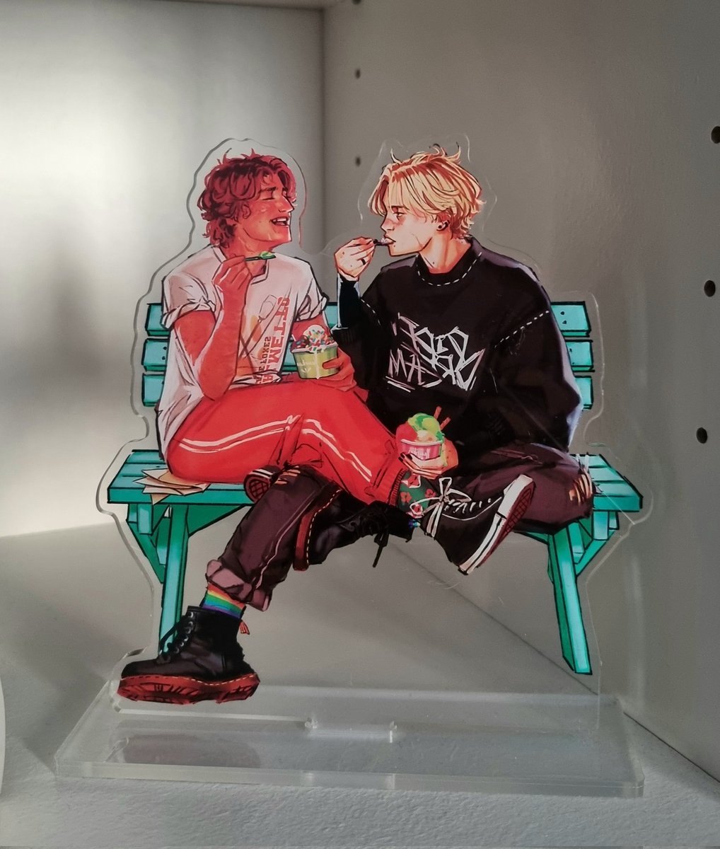 hamrikaa's tweet image. Some stuff arrived ✨️ the standees are a bit more saturated than what I sent in, (idk what happened there) but still pretty neat ~ #aftg #ocart