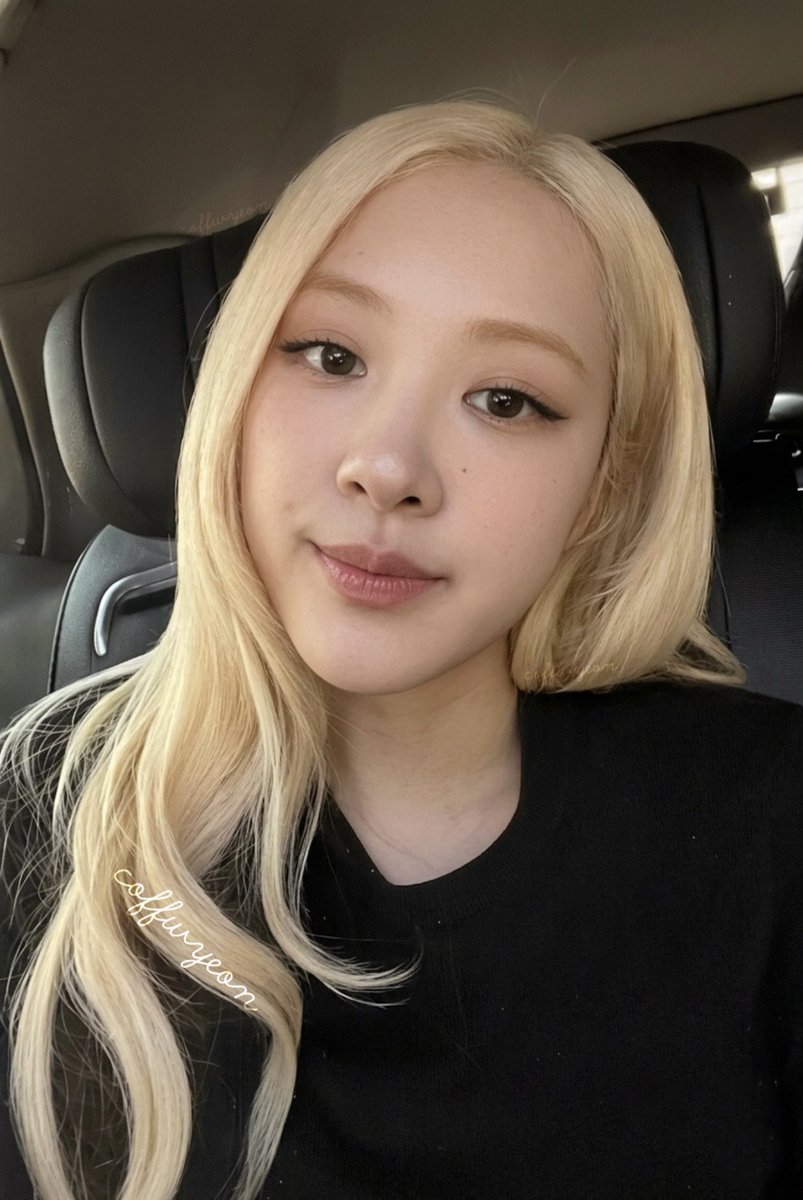 coffwyeon's tweet image. [scan] ROSÉ - Rosie pop-up Busan 💛
please don't remove credits!

#ROSÉ  #로제  #블랙핑크 #rosiebyROSÉ #ROSÉ_rosie #rosesarerosie #busan