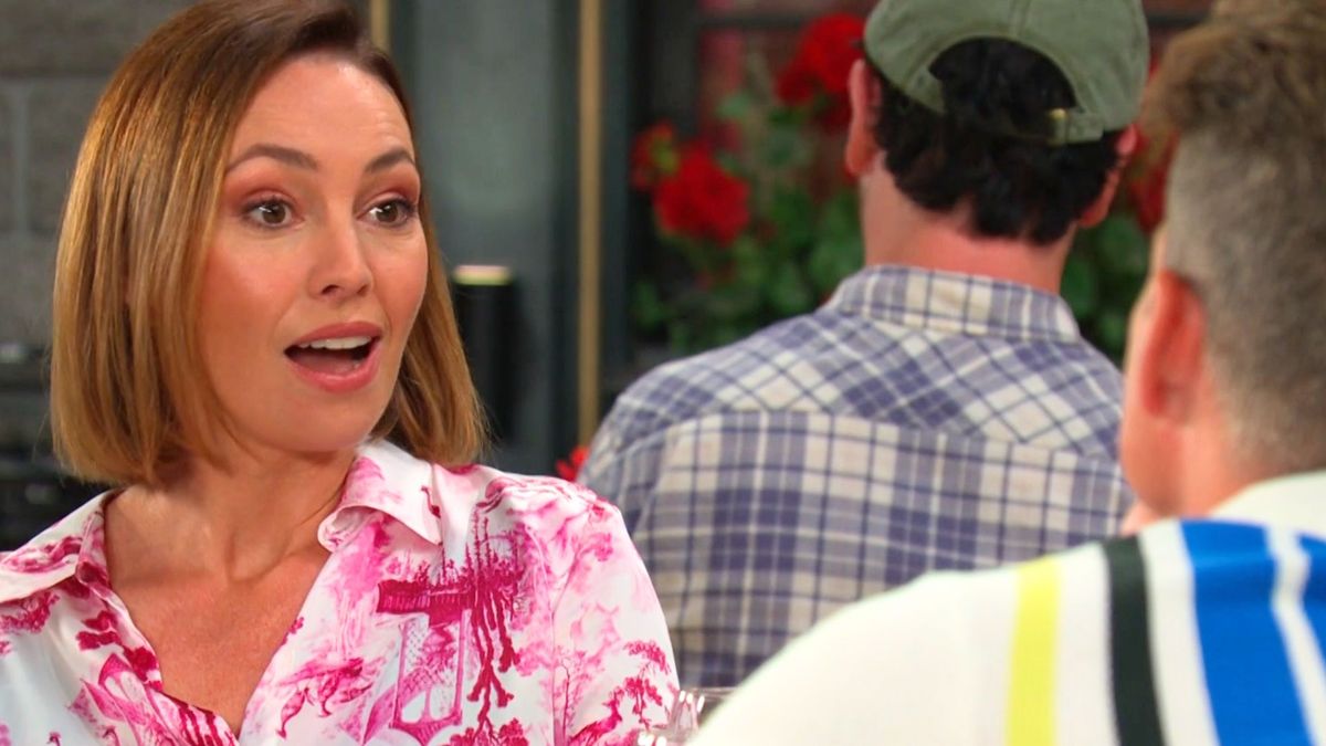 SoulKirk's tweet image. Leo convinces old pal Gwen to join him in day drinking ... #Days