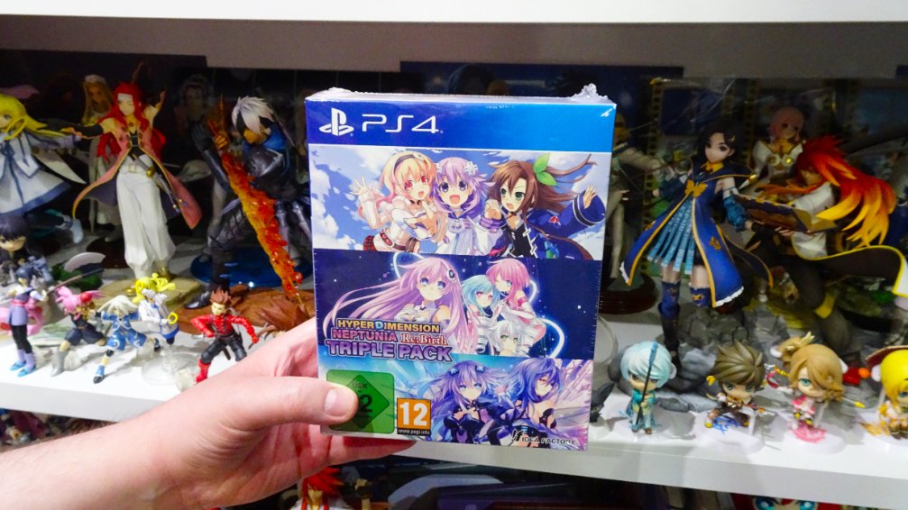 TwinRebirth's tweet image. La adquisición de hoy, ha sido este Triple Pack de las 3 revisiones de #HyperdimensionNeptunia. En teoría trae también dentro una figura acrílica. #PS4