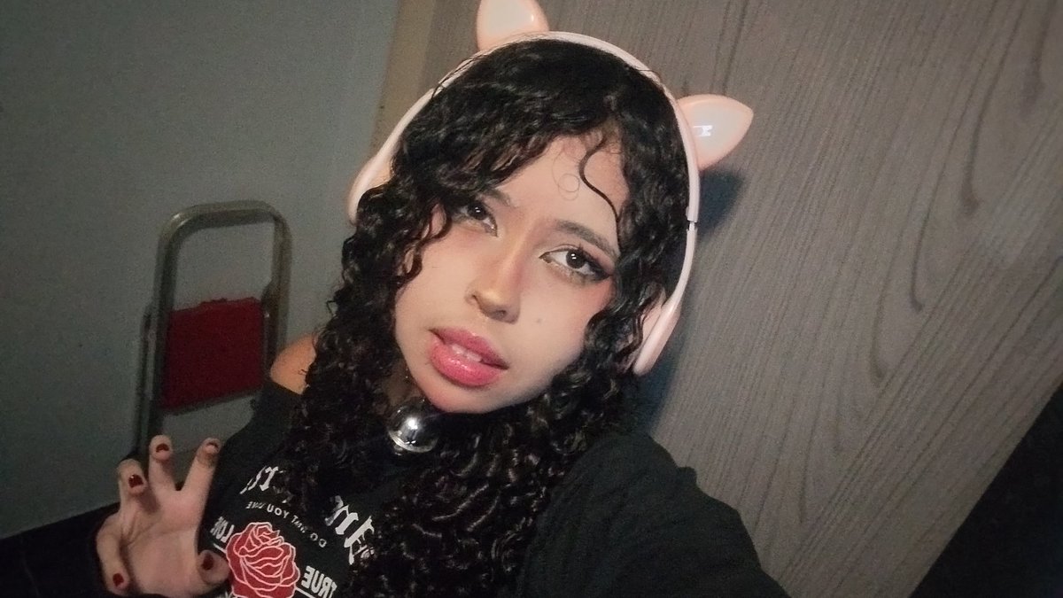 rBn1OJzmYE28128's tweet photo. Dia 1 tentando ser e-girl #egirl #neko #fypシ゚viral https://t.co/OZTd8CC3va