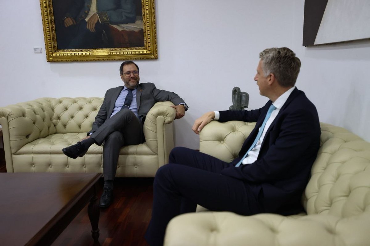 yvangil's tweet photo. En nombre del Gobierno Bolivariano, hemos tenido el honor de recibir a una delegación austriaca en visita oficial, compuesta por el embajador concurrente en Venezuela y acreditado en Colombia, Gerold Vollmer, así como por la primera secretaria y la consejera comercial de la embajada de Austria en Colombia, Marjeta Katarina Jernej y Christina Stieber. Durante nuestra reunión, dialogamos sobre el estado actual de las relaciones bilaterales, centrándonos en nuestras áreas de cooperación económica y productiva. Coincidimos en la importancia de enfocarnos en avanzar hacia una agenda de trabajo basada en la colaboración productiva y en el beneficio mutuo para nuestros pueblos.
