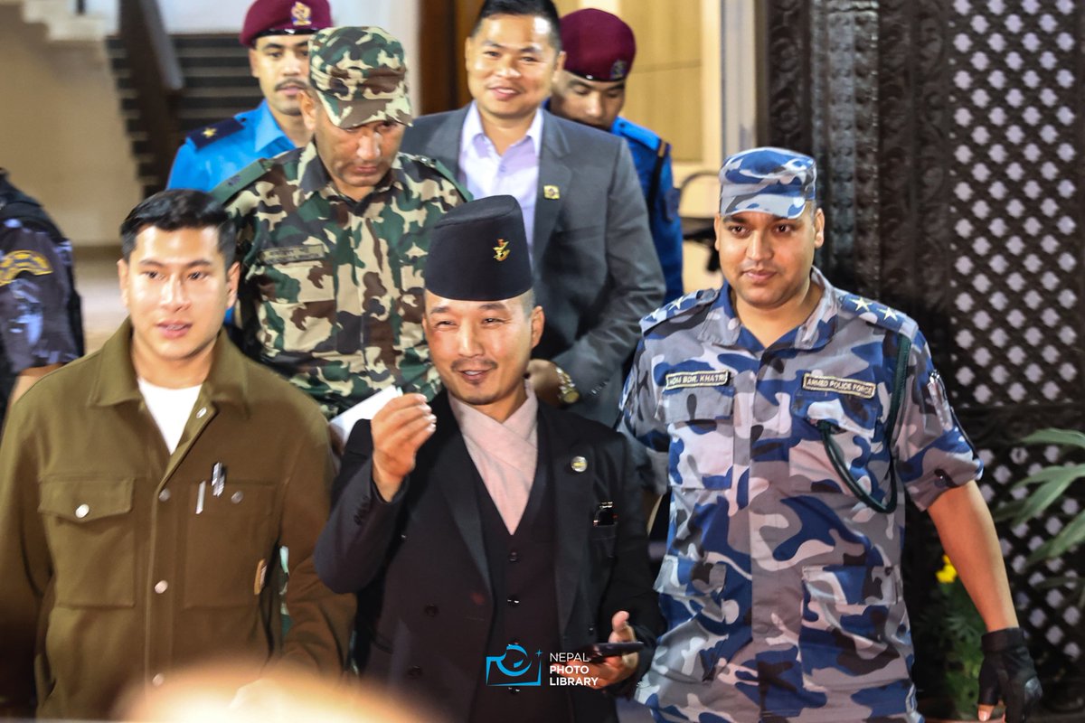 nepalphotolib's tweet image. सुरक्षा निकाय सङ झन्डै ५ घन्टा लामो बैठक पछि निस्किए गृहमन्त्री ।
तस्बिरहरू : नेपाल फोटो लाइब्रेरी
#nepalphotolibrary #NPL #NewsUpdate #sudangurung