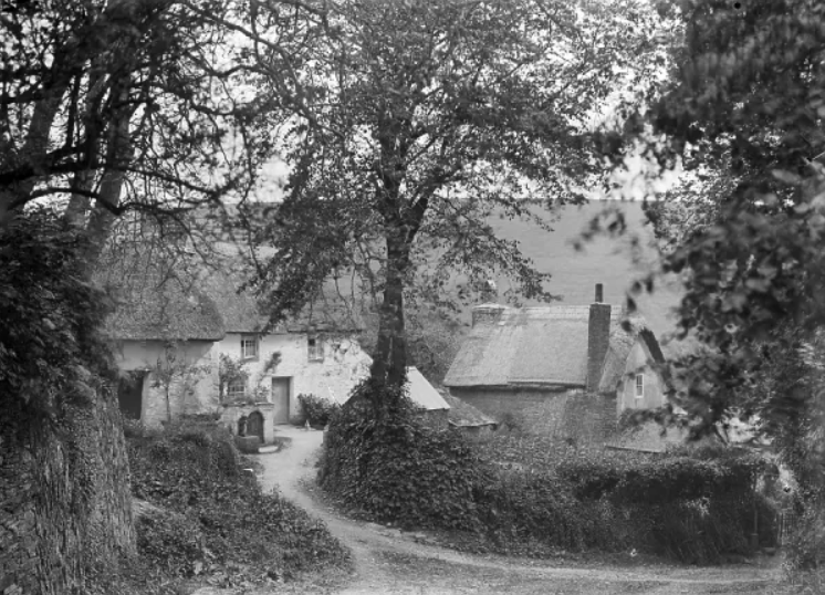 alton_benes's tweet image. Cottages below the church in Ruan Lanihorne #Cornwall (Photo: Arthur William Jordan/Royal Cornwall Museum) #ruralhistory