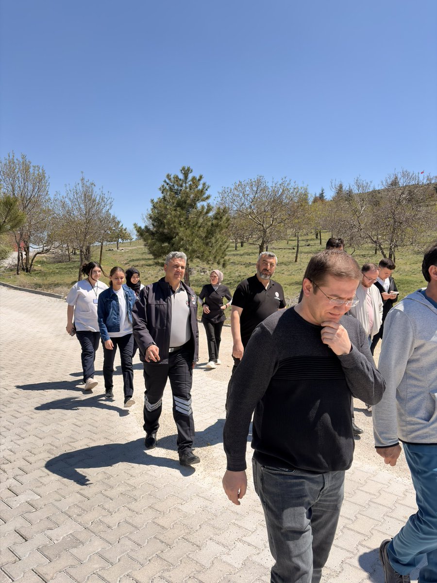 🫀Hastanemizde Kalp Sağlığı Haftası(12-18 Nisan) Etkinlikleri kapsamında “Kalp Hastalıkları, Risk Faktörleri ve Korunma Yolları” konulu hizmet içi eğitim programı ve kurum çevresinde farkındalık yürüyüşü etkinlikleri gerçekleştirilmiştir.
#Sağlığınızellerinizde