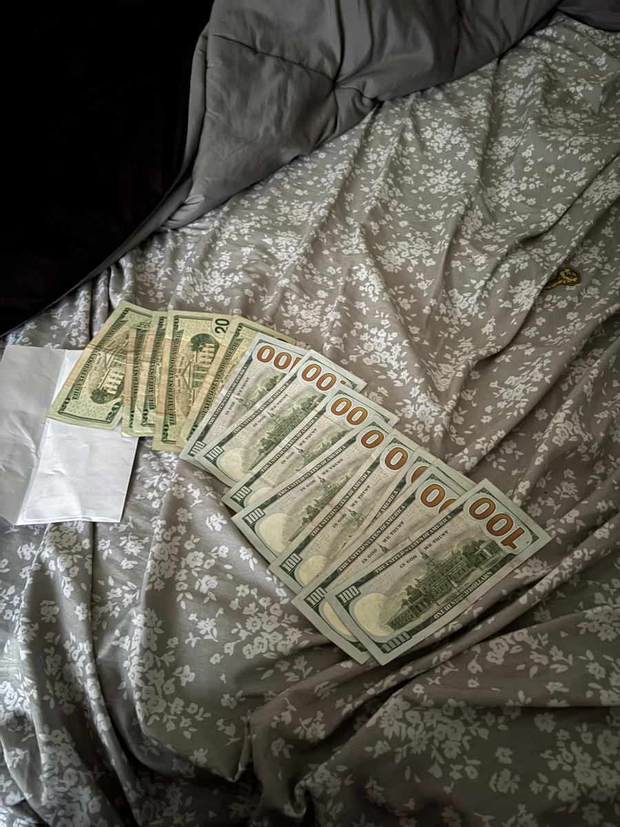 alloffprofitz's tweet photo. i been living life staying out da way lemme get back on my ball hog shit doe ⛹️‍♂️⛹️‍♂️ https://t.co/9h1d6Oug9K