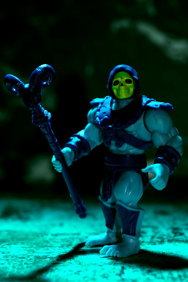 EmptyEffigy's tweet photo. The Mighty Masters Skeletor emerges from the dark, observing his true desire, Castle Grayskull. https://t.co/jfQcQjq375