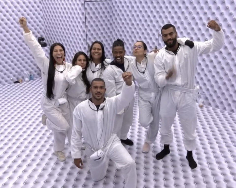 clebissu's tweet image. O Maior absurdo dessa final vai ser o pessoal do quarto Branco não estar lá. Depois do que eles passaram o mínimo era eles participarem já que eles também fizeram história nesse bbb

#BBB26 #BBB