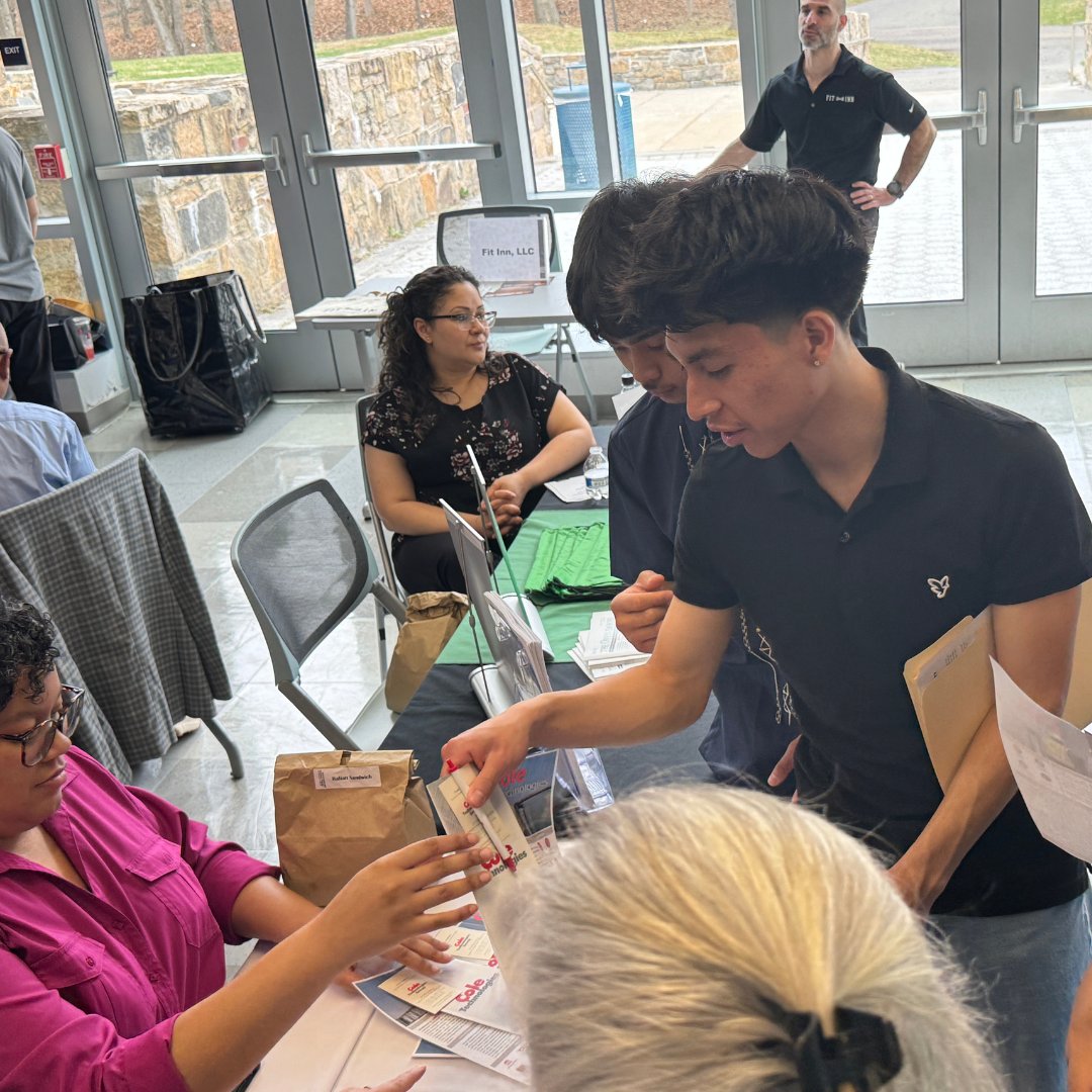 NYSD1817's tweet image. NYSD students attended the SUNY #WestchesterCommunityCollege Job &amp;amp; Internship Fair, connecting face to face with real employers &amp;amp; exploring future career possibilities. So proud of our students for putting themselves out there! #CareerReadiness #ASL #BilingualEducation @sunywcc1