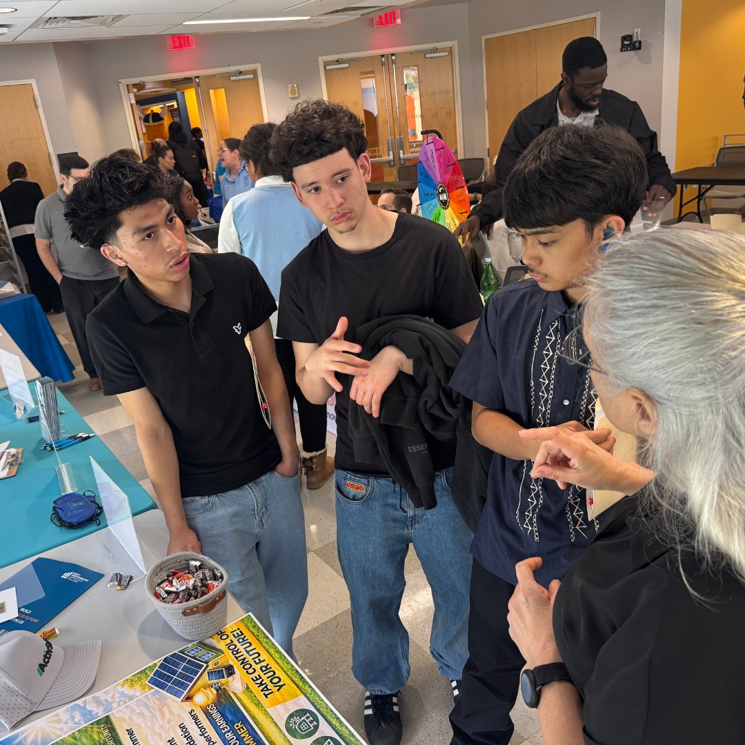 NYSD1817's tweet image. NYSD students attended the SUNY #WestchesterCommunityCollege Job &amp;amp; Internship Fair, connecting face to face with real employers &amp;amp; exploring future career possibilities. So proud of our students for putting themselves out there! #CareerReadiness #ASL #BilingualEducation @sunywcc1
