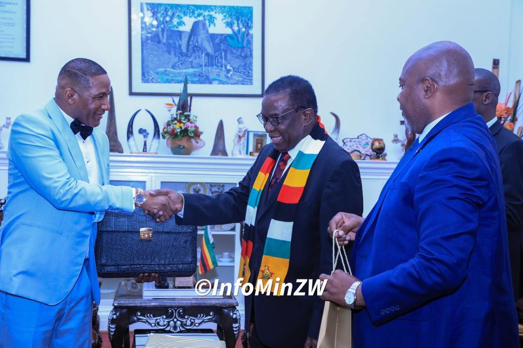nickmangwana's tweet image. His Excellency President Mnangagwa exchanges gifts with Botswana counterpart,  President Duma Boko.
#engagement