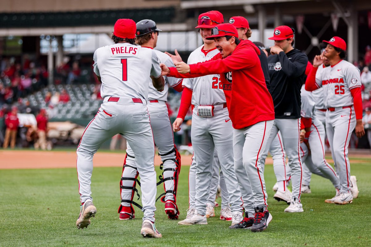 GloryGlory tweet media