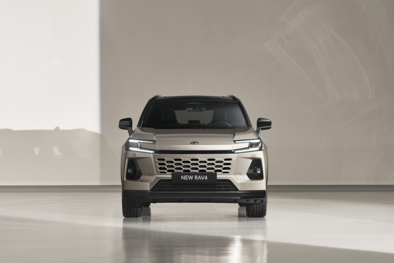 ovrdrive4's tweet photo. NEW: Toyota RAV4 (2026)! 

⚙️ Now fully electrified — hybrid &amp; plug-in only.
💪 Up to ~320 hp from the new PHEV setup.
🔋 More electric range, better efficiency.
🖥️ Bigger screens + new software platform.
🛞 Same practicality — now smarter underneath.
#Toyota https://t.co/SCQtR1eya9