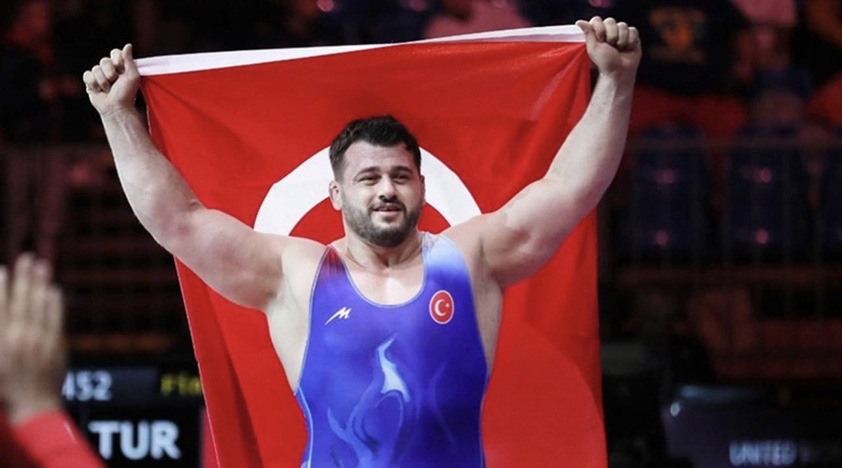 Avrupa Güreş Şampiyonası’nda altın madalya kazanarak 13. şampiyonluğuna ulaşan ve Rus efsanesi Karelin’in rekorunu kırarak tarihe geçen milli sporcumuz Rıza Kayaalp’i yürekten kutluyoruz. 

Ay-yıldızlı bayrağımızı bir kez daha kürsünün en üst basamağına taşıyan şampiyonumuza,