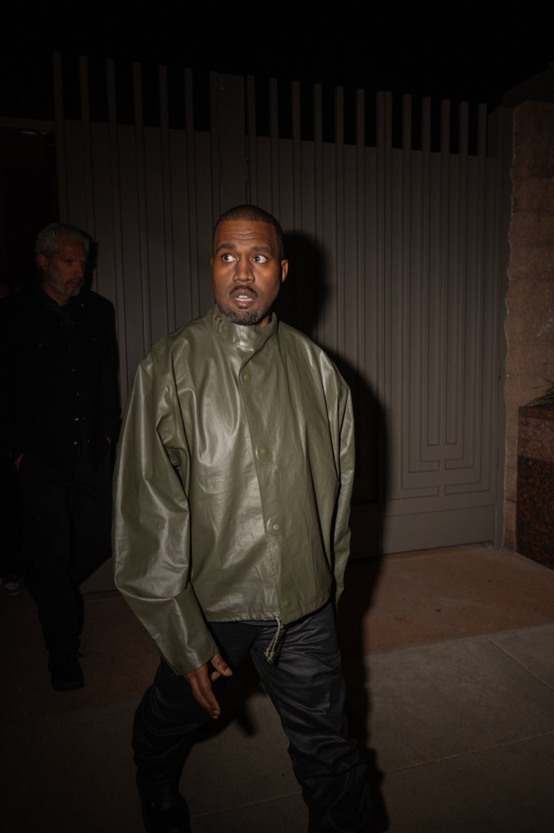 yzyupdates's tweet photo. Ye leaving the Simon Wiesenthal Center, a Jewish human rights organization in Beverly Hills, Monday night. https://t.co/8OEfq1QwmP