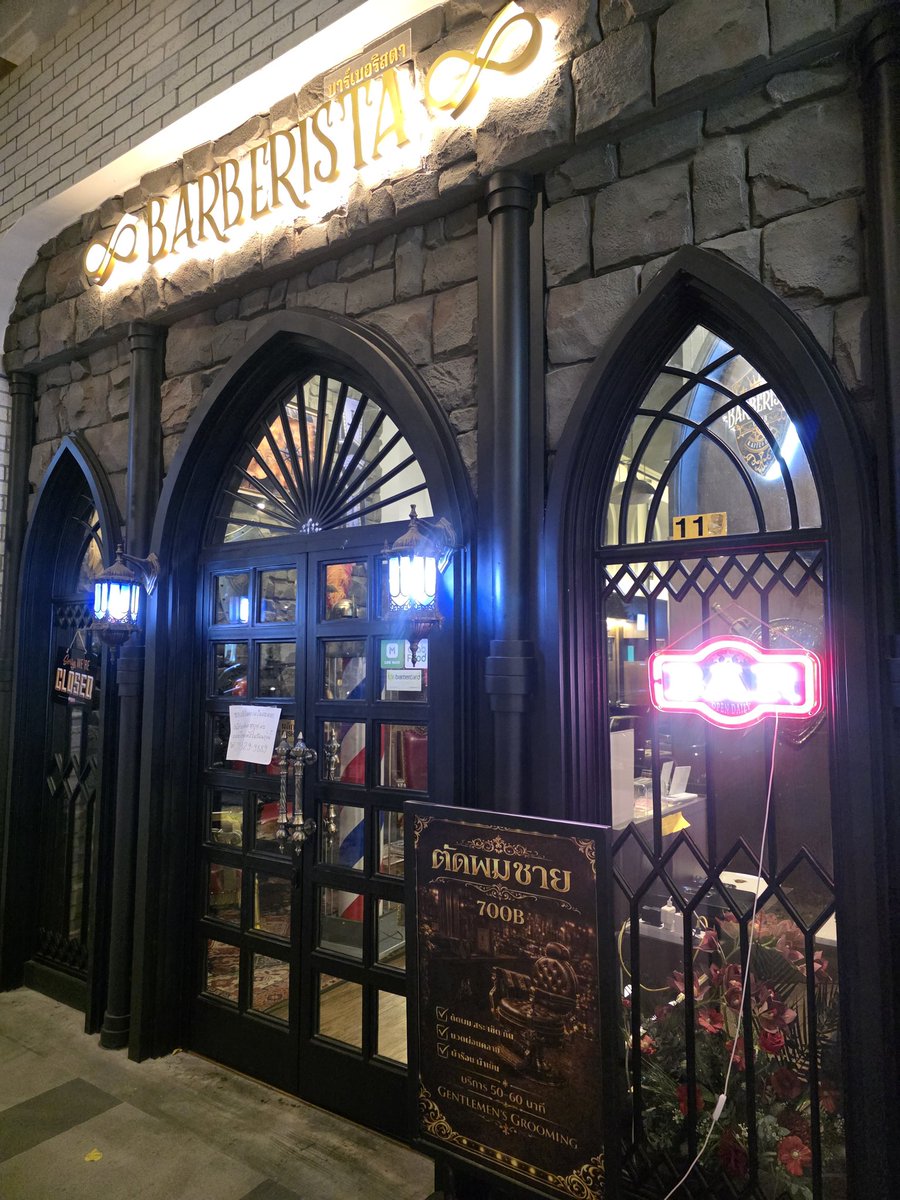Biggy3579's tweet photo. BARBERISTA CLUB ร้านตัดผมสไตล์vintage มีบาร์cocktail รสชาติดี  เปิด17.00 บรรยากาศดีมาก ตัดผมเสร็จสามารถนั่งดื่มได้ https://t.co/TMe95NfsQY