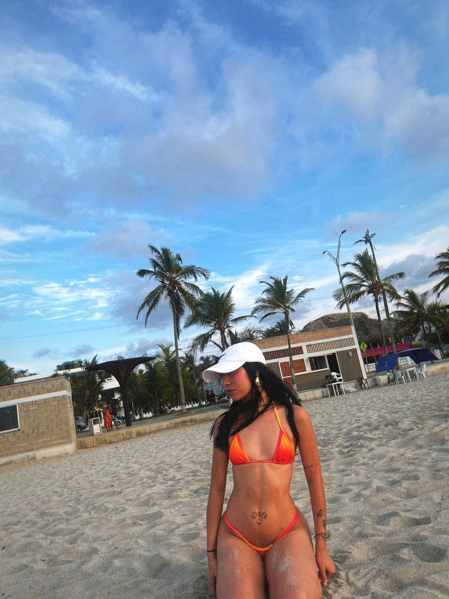 julieth_donado1's tweet image. El mundo acabándose y yo subiendo mi primer pots a X 🫣 
#sunsets