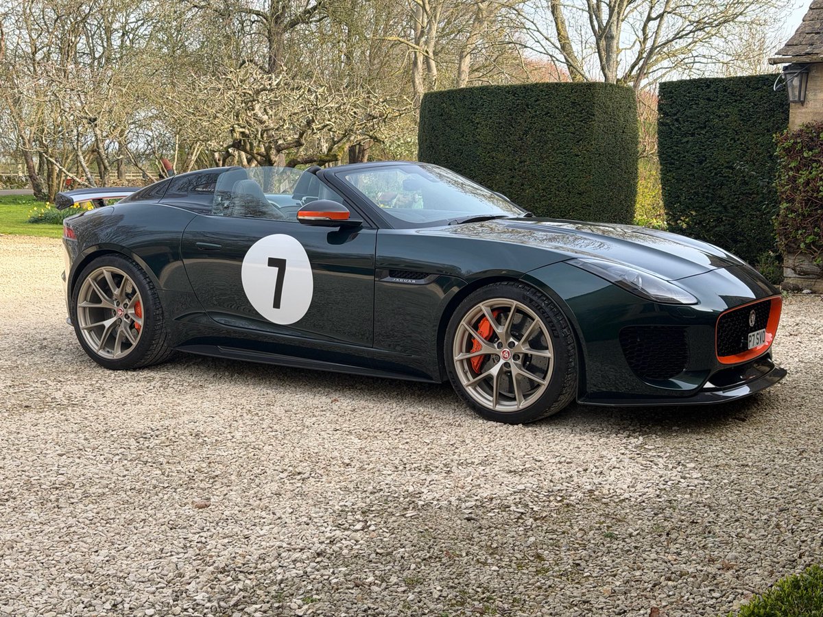 harrym_vids's tweet image. So taxing my 2015 Jaguar Project 7 for 12 months costs £790 but taxing my 2018 Project 8 for 12 months costs £200. 
Same engine and both EU6 compliant, just 3 years newer but road tax is 4x the cost. Where’s the logic in that?