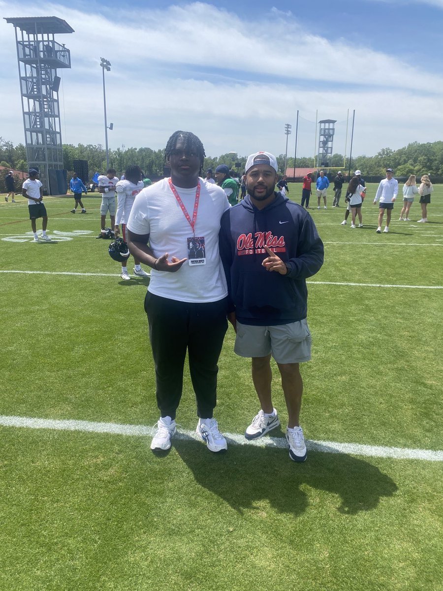 _XJahyden's tweet photo. Had a amazing time at ole miss appreciate the invite can’t wait to be back @wynnjr90 @CoachB_BROWN @CoachC_McGuire @MorsonKenny @FloFalconsFB @coach_hadac @PatrickBowes32 @CoachGolding https://t.co/F6rlUkd3Pr