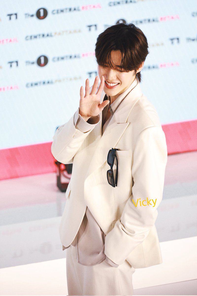 Vicky87923's tweet photo. The 1 Day 2026 - Press Conference #The1xPPKRIT
The1Day 2026 x PP KRIT
#The1Day2026
#PPKritt https://t.co/kelMMXgcJ9