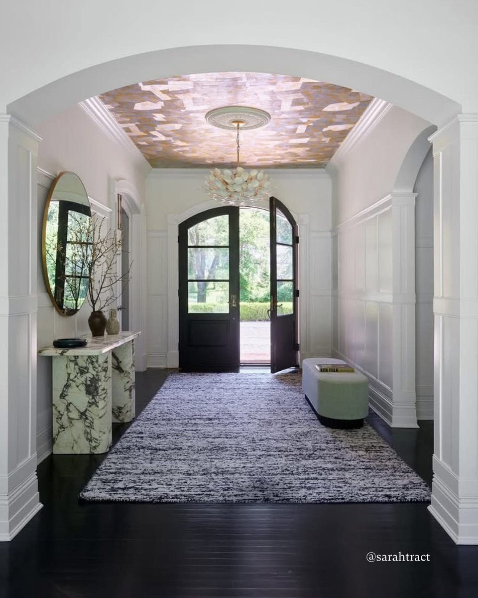 MahlandersSD's tweet image. Tuesday Tip ✨
Chandelier Placement Made Simple

Dining: 30–36” above the table
Foyer: never lower than 7’

Higher ceilings? Hang it higher.

When placement is right, everything else falls into place.

#TuesdayTip #LightingDesign #ChandelierStyle #HomeLighting #Mahlanders