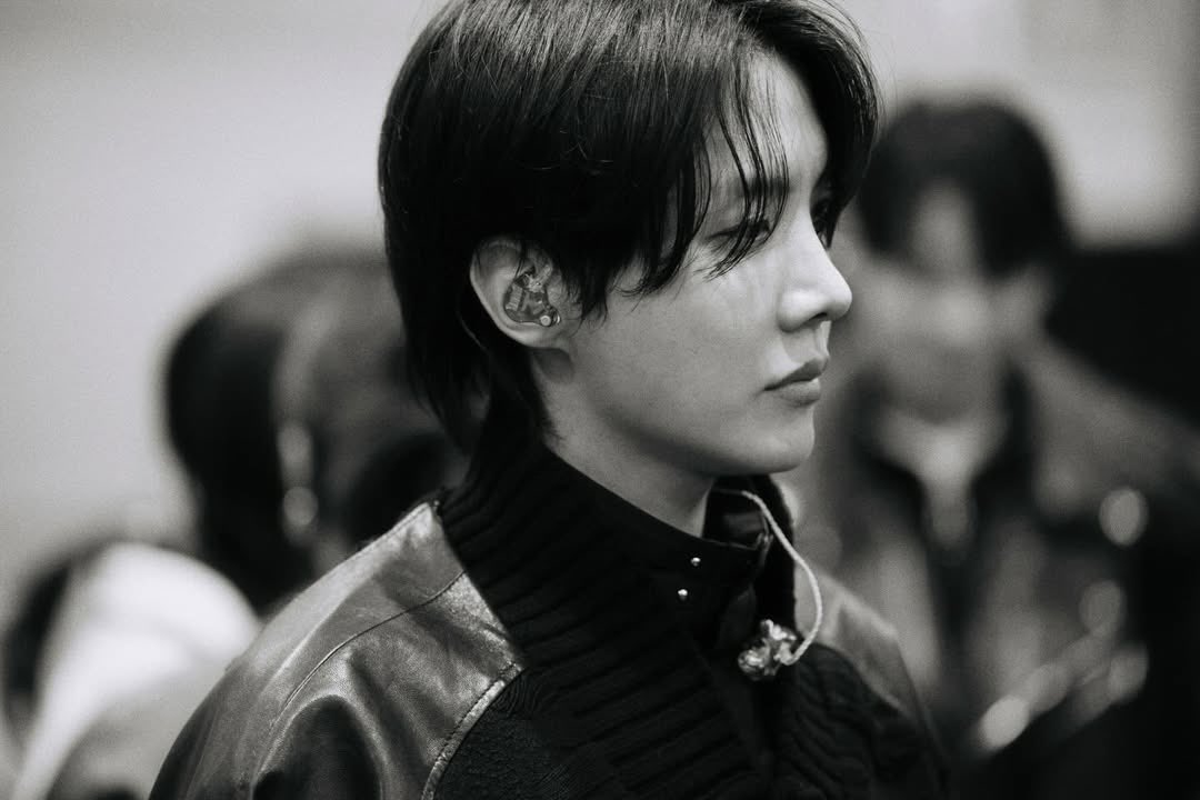 jhopeGlobaI's tweet image. [📸] new photos of j-hope at BTS Comeback Live Behind The Scenes on Netflix | ARIRANG

#jhope #제이홉 #방탄소녀단제이홉