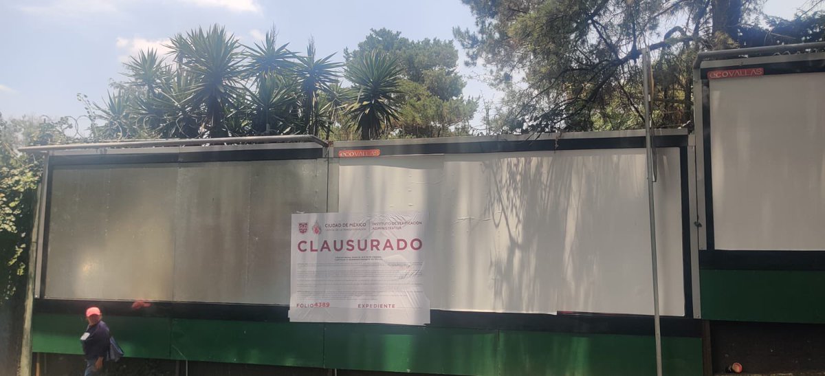 Hoy, la DGPE, en coordinación con el <a href="/inveacdmx/">INVEACDMX</a>, realizó un operativo en <a href="/AlcaldiaMHmx/">Alcaldía Miguel Hidalgo</a>, <a href="/cuajimalpa_gob/">Alcaldía Cuajimalpa</a>, <a href="/AlcaldiaAO/">Alcaldía Álvaro Obregón</a> y <a href="/BJAlcaldia/">Alcaldía de Benito Juárez</a>.
Se colocaron 5 sellos de clausura en 34 vallas y 1 pantalla, además de 2 reposiciones de sellos en 5 vallas. 

#CapitalDeLaTransformación