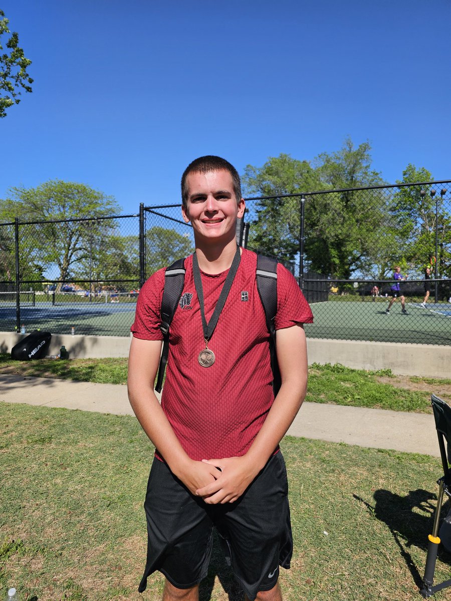 lsntennis's tweet photo. Quality performances by the Broncos at the KC Invitational hosted by SME on Tuesday at Harmon Park.  Tye/Maxon went 3-1 taking 9th overall in A-doubles.  Silas also went 3-1 to finish 9th in B-singles.   Tanner/Calvin ended up 8th in B-doubles. https://t.co/gwR1lcidqF