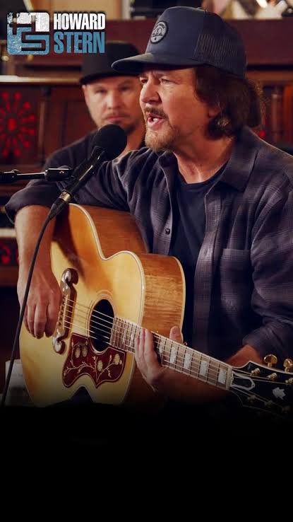 diana_salasss's tweet photo. Eddie Vedder ya es entre un trailero y un granjero  #convoyenchilango https://t.co/3lXaqHuLDM
