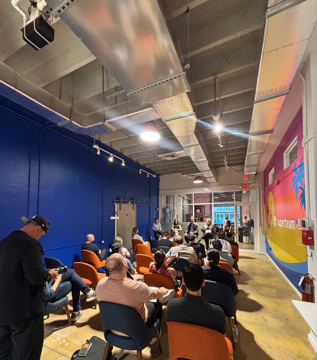 Amy Street 🦢 tweet media