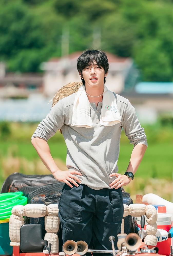 '오늘도 매진' 안효섭·채원빈, 덕풍마을서 강렬한 첫 만남 예고

#안효섭 #ahnhyoseop 
#배우안효섭 
#채원빈 
#오늘도매진했습니다 
#SBS오늘도매진했습니다 
#오늘도매진했습니다_안효섭 
#김범 #오늘도매진했습니다_김범 
⬇관련기사⬇
slist.kr/news/articleVi…