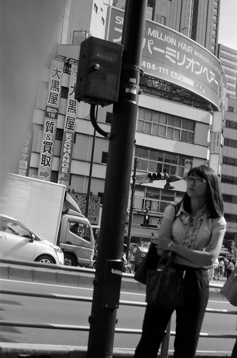 inao_toshiaki's tweet image. WAIKIKI PHOTOGRAPH
shinjuku, summer
leica m5 summilux 50mm f1.4

heat in motion,
faces passing through light.

#shinjuku #streetphotography #filmcamera #leicam5 #waikiki_inc_photograph