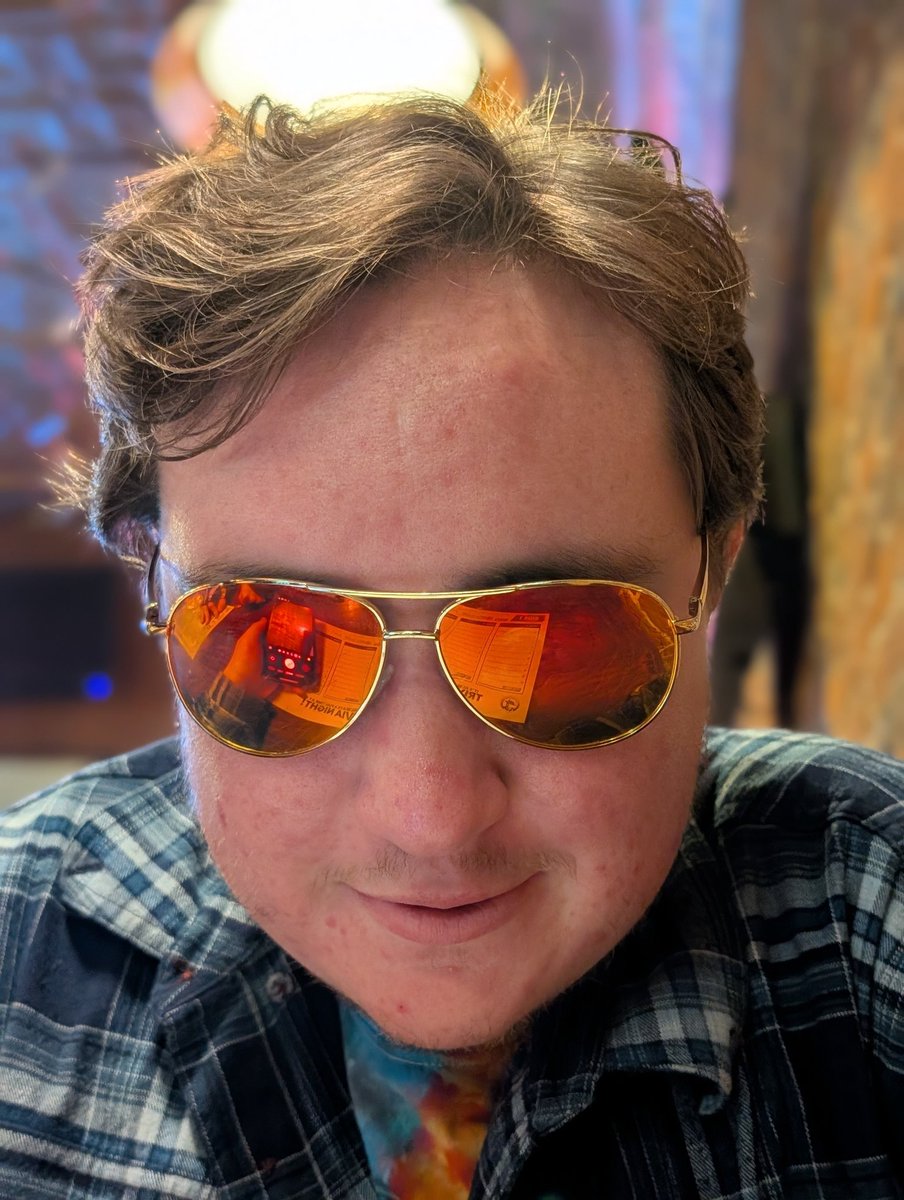 ItsJobe_'s tweet image. He's never getting those glasses again
@TheMonkeyCobra
#fishtank