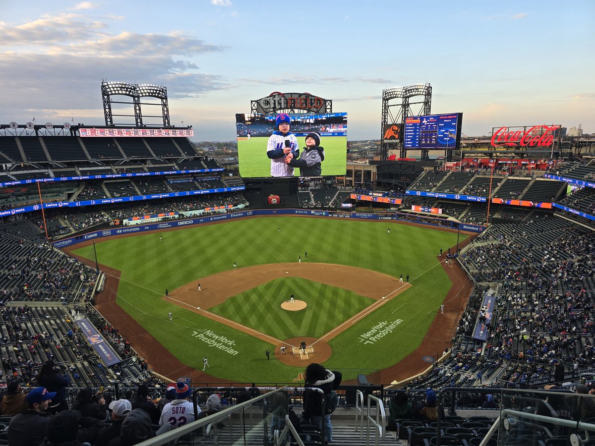 eddiesofficials's tweet photo. MLB 9(1660), ⚾ 17(2137); D MLB 6(688), ⚾ 6(888), @KingcougarMike MLB 27(8767), ⚾ 27(9996) #4togo Twins at Mets with @royaltytoursusa @sportsroadtrips @QuarterRico @JohnnyKamen and a sparse crowd. Thanks @_rf30 for Tix @johnnysfgiants @MLBBestBets @gilligan80 @irish_starfish https://t.co/KPCnyA1tuO