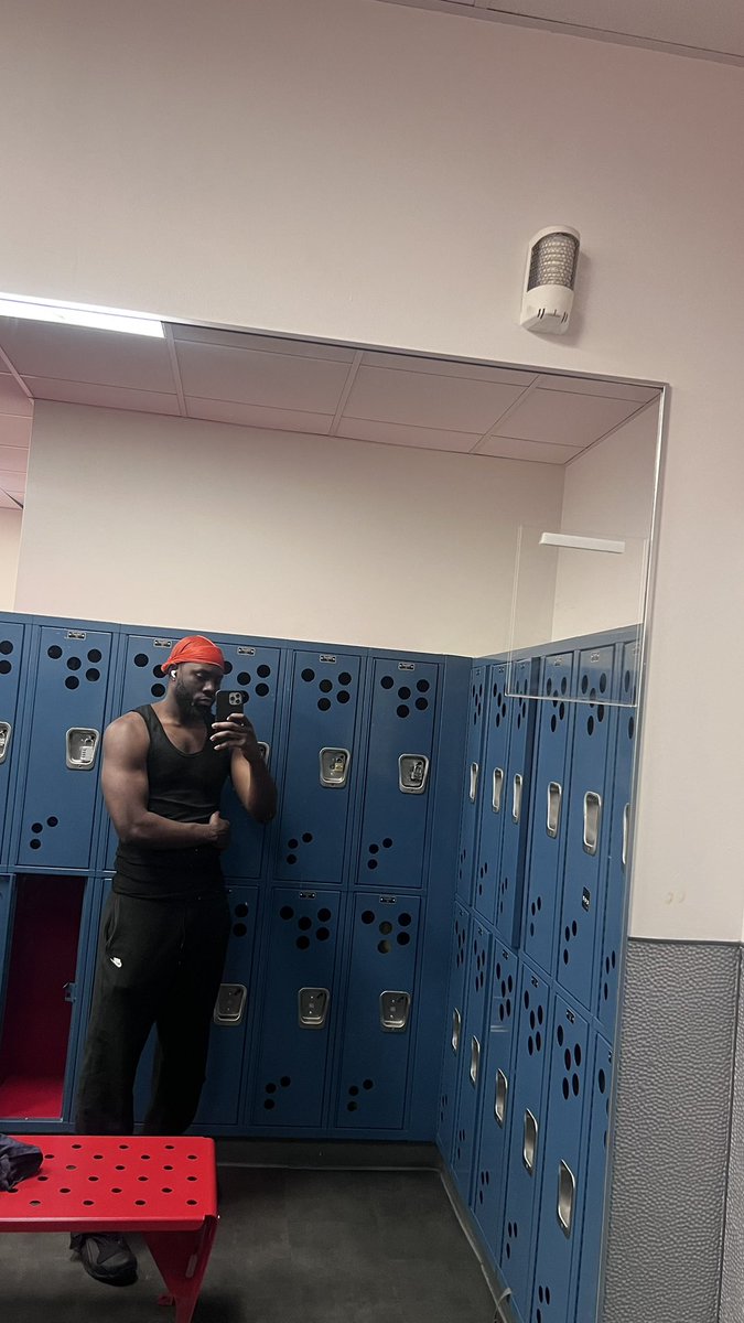 Young Prince 👑🎤 tweet media