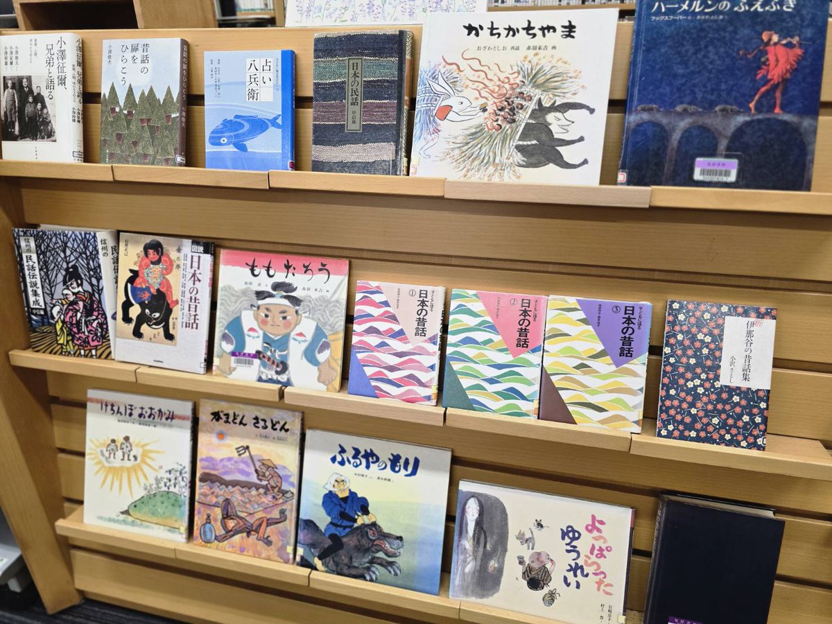 北杜市図書館 tweet media