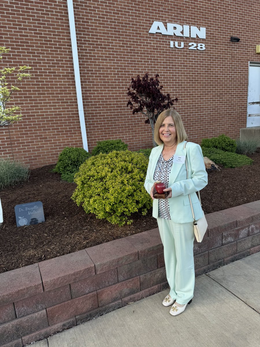 IndianaAreaSD's tweet photo. Congratulations to Dr. Sue Rieg for receiving the Brigette Matson Friend of Education Award for her lifelong service to students and the community! https://t.co/NGpC1D5EDz
