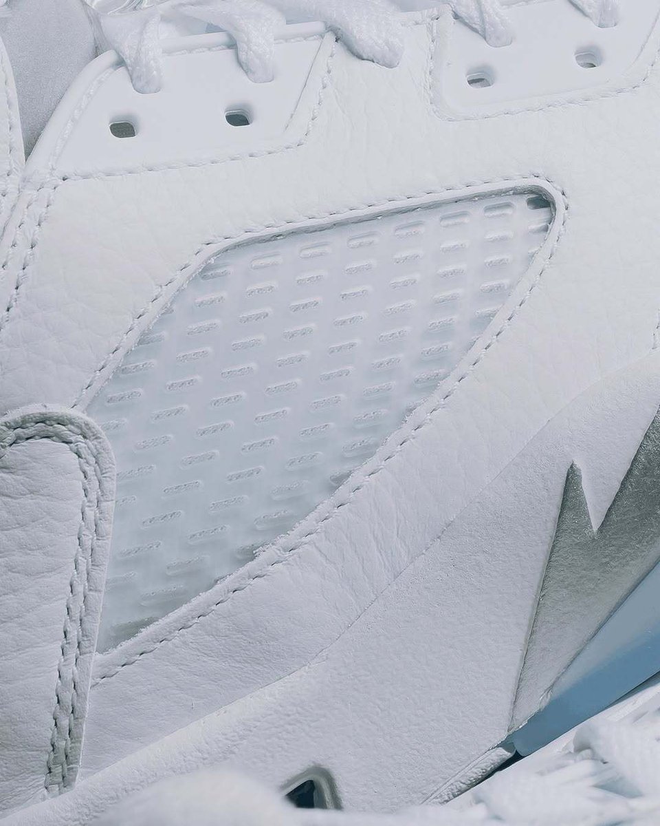 JustFreshKicks tweet media